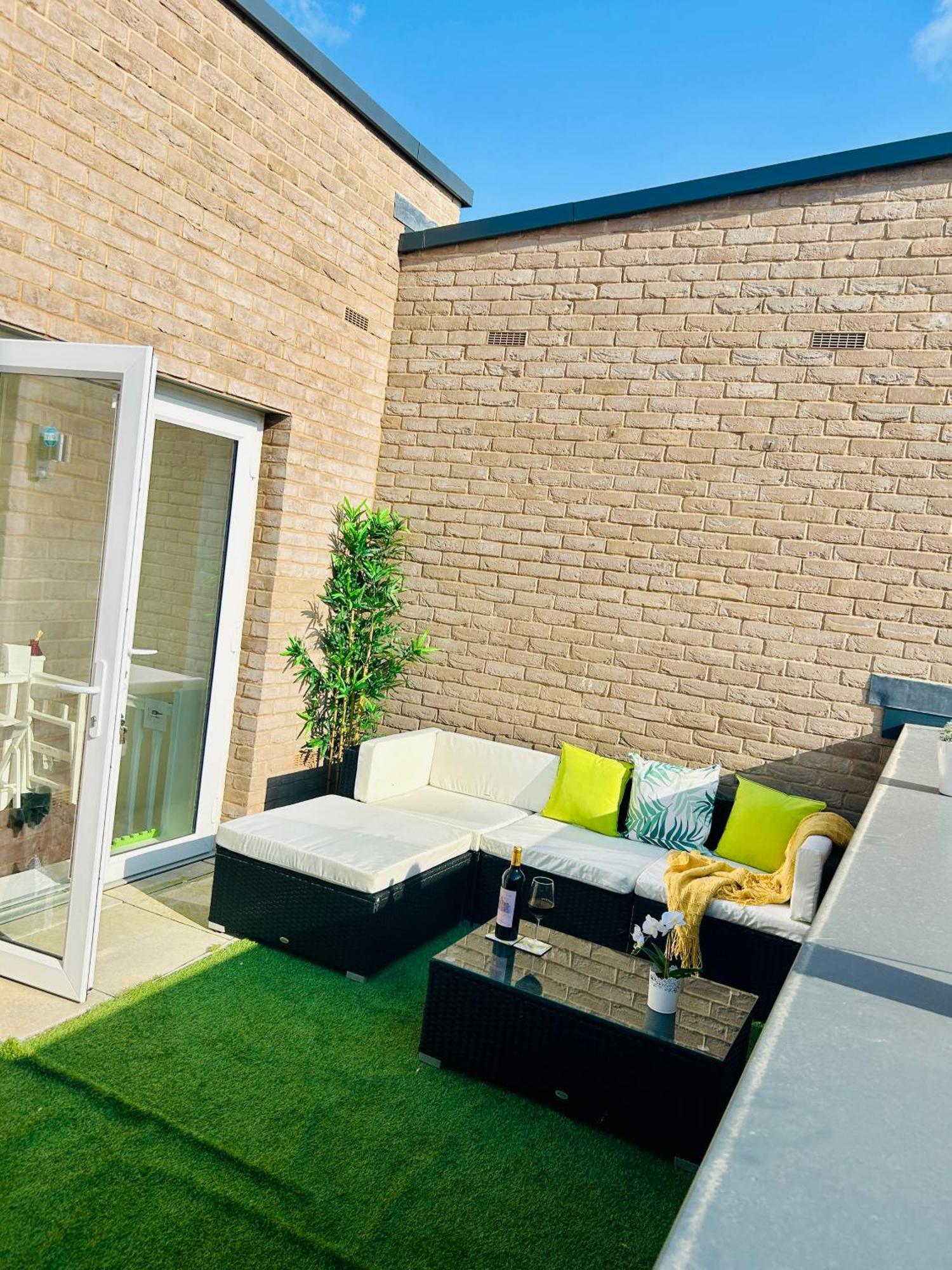 Comfortable Double Room & Single Room In Vibrant Hatfield Neighbourhood Buitenkant foto